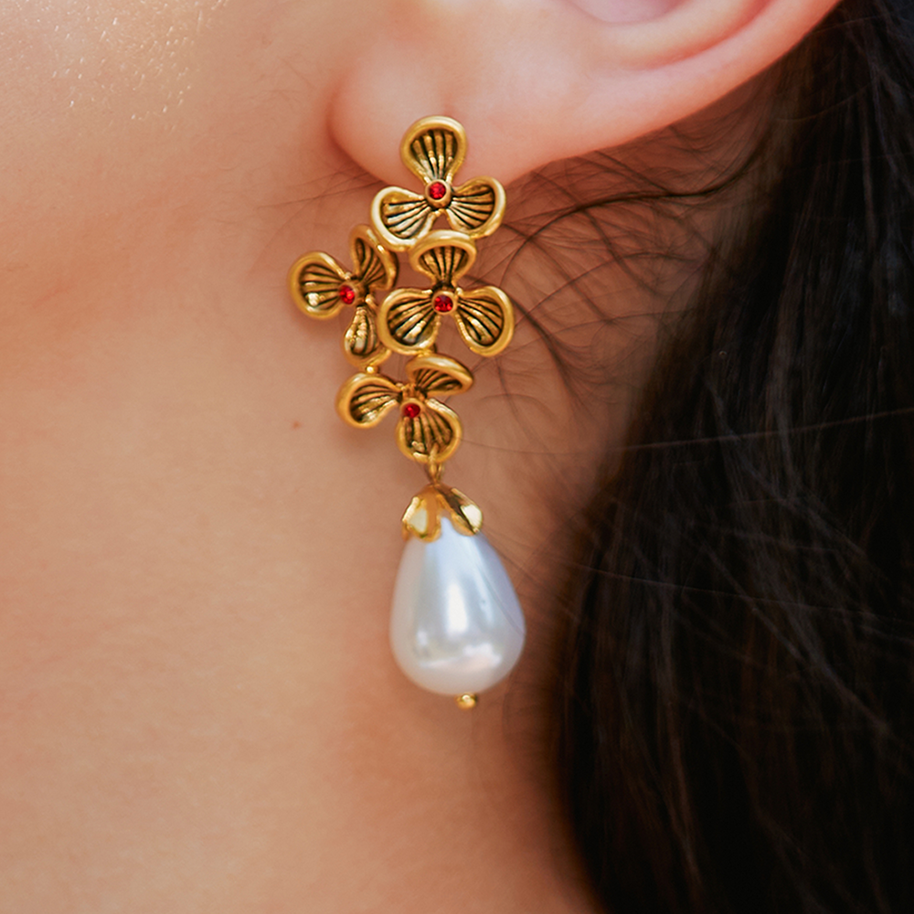 Lydia Pearl Earrings